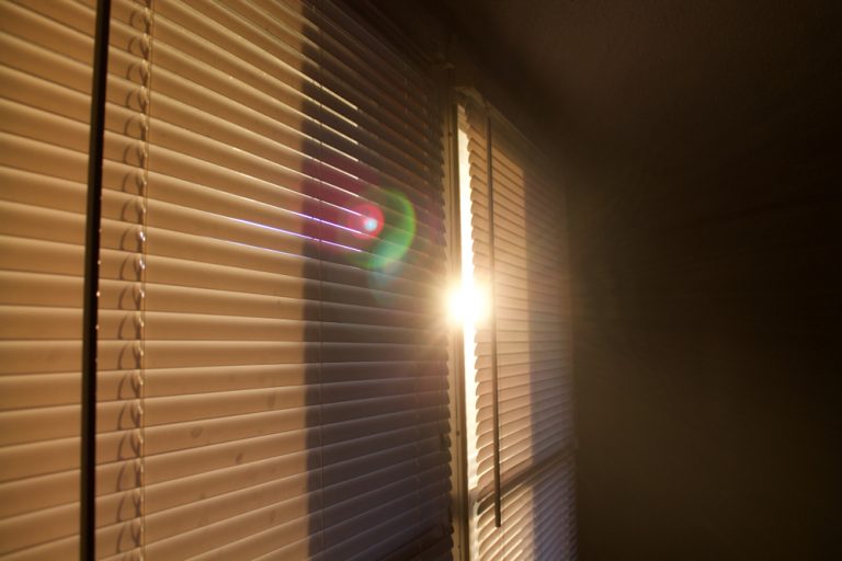 Sunny,Light,Flare,Through,The,Window