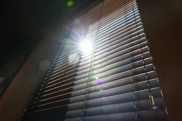 Window,Blinds,Or,Jalousies,With,Direct,Sunlight