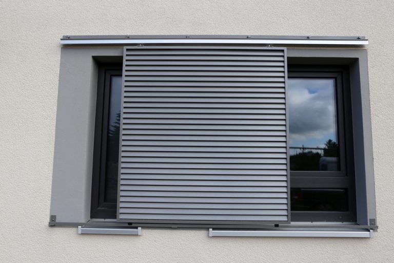 Windows,With,Modern,Sliding,Shutters